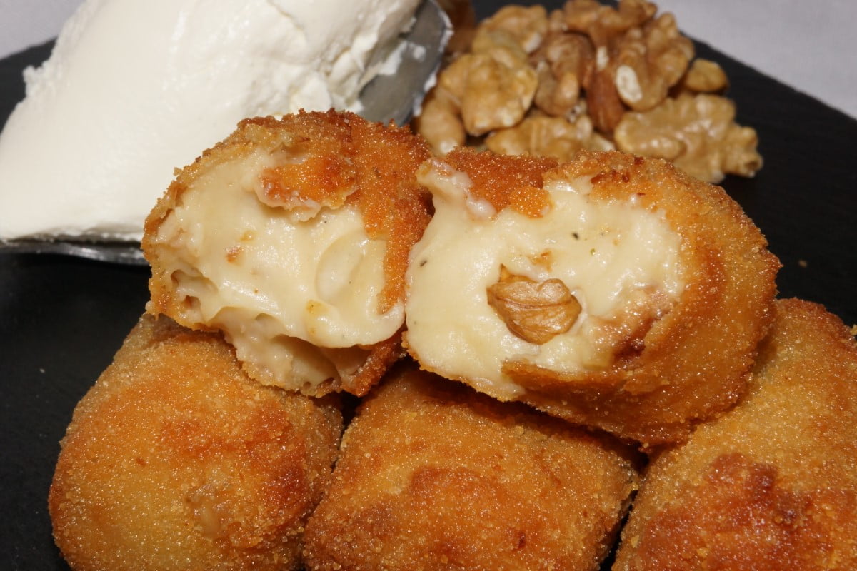 Croqueta de queso y nueces